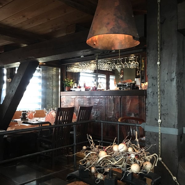 1/7/2017 tarihinde Ann A.ziyaretçi tarafından Restaurant Zvonice'de çekilen fotoğraf