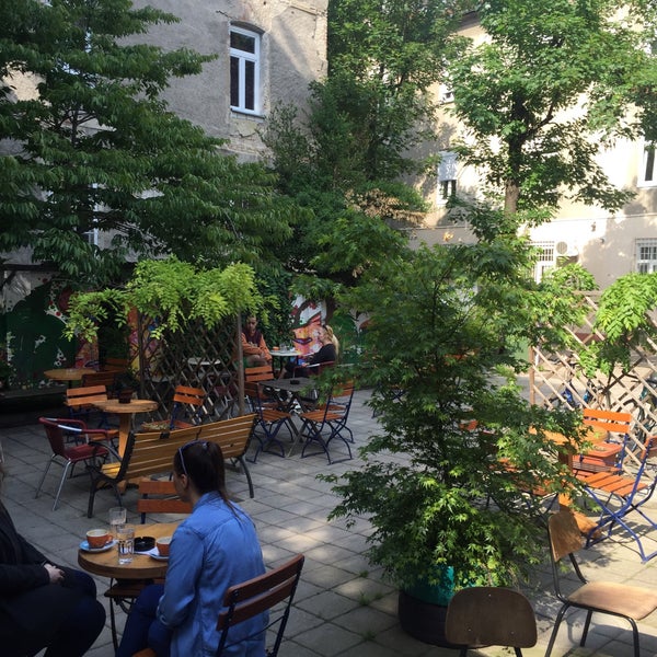 รูปภาพถ่ายที่ Café u dvorištu โดย Саша А. เมื่อ 5/8/2016
