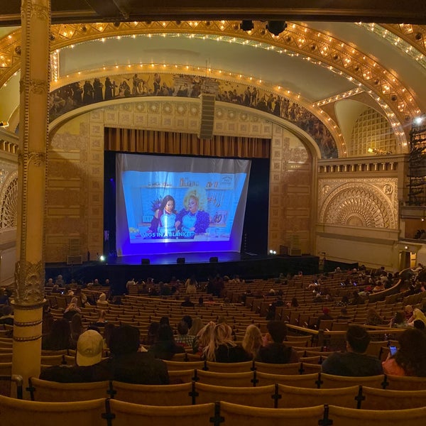 Das Foto wurde bei Auditorium Theatre von R M. am 3/29/2022 aufgenommen