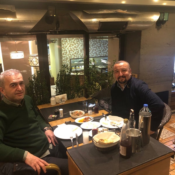 3/11/2020 tarihinde 🇹🇷 🦅 Mustafa Y.ziyaretçi tarafından Zervan Restaurant &amp; Ocakbaşı'de çekilen fotoğraf