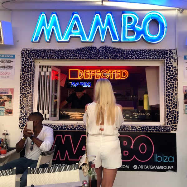 รูปภาพถ่ายที่ Café Mambo โดย Luca S. เมื่อ 9/16/2018