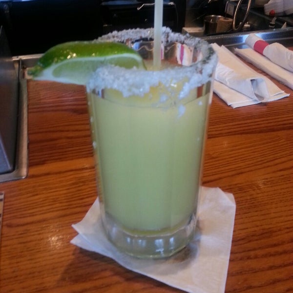 Photo taken at Chili&#39;s Grill &amp; Bar by Evelin M. on 5/23/2013