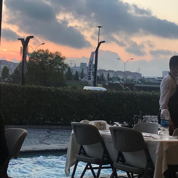 Foto scattata a Köşkeroğlu Baklava &amp; Restaurant da Hasan T. il 6/25/2020