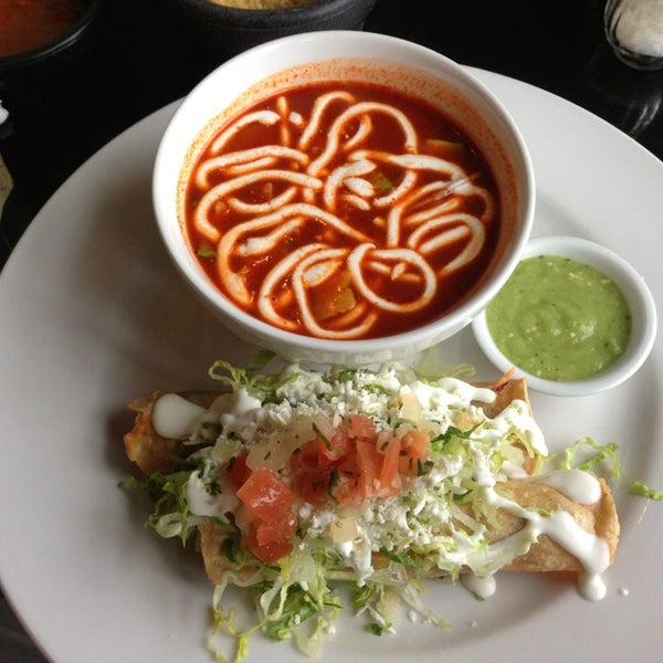 Foto scattata a Salsa &amp; Agave Mexican Grill da Phil il 1/30/2013