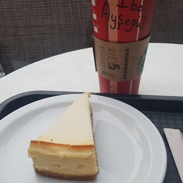 Das Foto wurde bei Starbucks von Iboscope am 11/27/2018 aufgenommen