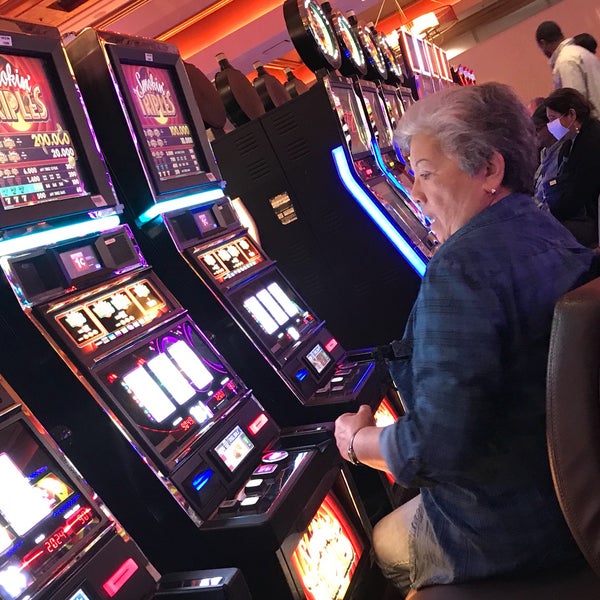 Foto tomada en Thunder Valley Casino Resort  por Ed D. el 4/16/2018