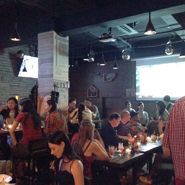 Foto diambil di OLÁ Bar &amp; Restaurant oleh Bunyad K. pada 4/25/2015