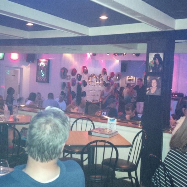 Foto scattata a Wanna B&#39;s Karaoke Club &amp; Restaurant da Rob B. il 7/21/2013