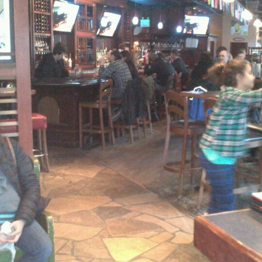 Foto tirada no(a) Casey&#39;s Grill Bar Mont-Tremblant por Katherine K. em 4/19/2014