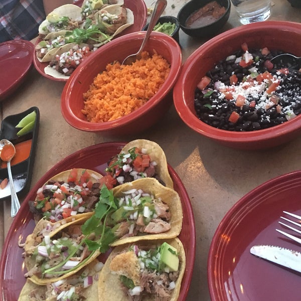 Das Foto wurde bei SOL Mexican Cocina | Newport Beach von Marc V. am 1/30/2017 aufgenommen
