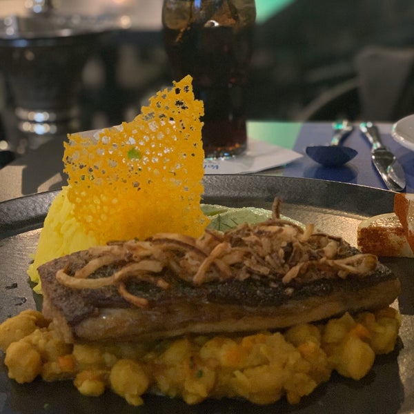 Foto diambil di Volta Restaurant and Lounge oleh ⚜️ MOHAMED ⚜. pada 12/21/2019