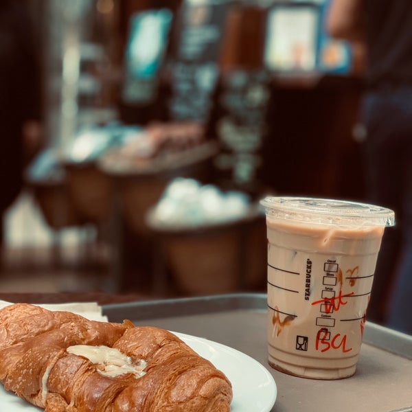 Снимок сделан в Starbucks пользователем ⚜️ MOHAMED ⚜. 1/30/2020