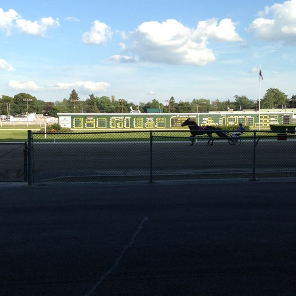 8/17/2013 tarihinde Jim R.ziyaretçi tarafından Batavia Downs Gaming &amp; Racetrack'de çekilen fotoğraf