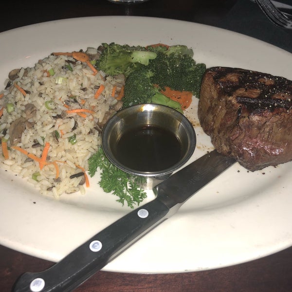 Photo taken at Sundance The Steakhouse by azihsoyn on 5/10/2018