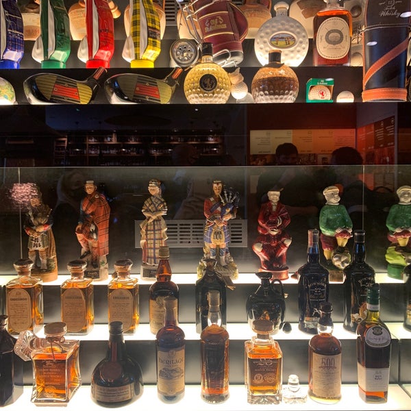 Photo taken at The Scotch Whisky Experience by Kirwin L. on 10/24/2021