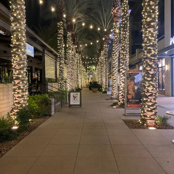 Foto diambil di Scottsdale Quarter oleh Nasser . pada 12/6/2021