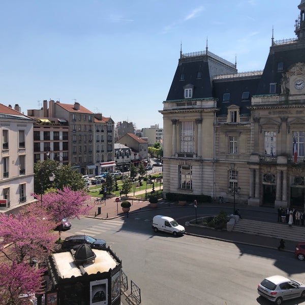 Mairie de SaintMaurdesFossés City Hall