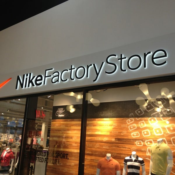 Maryanne Jones Herhaald Onderzoek Nike Factory Store - Sporting Goods Shop