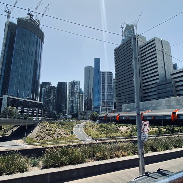 รูปภาพถ่ายที่ Melbourne Central โดย Majed เมื่อ 12/22/2019