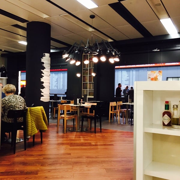 Photo taken at Austrian Airlines Business Lounge | Non-Schengen Area by Polina D. on 11/13/2014