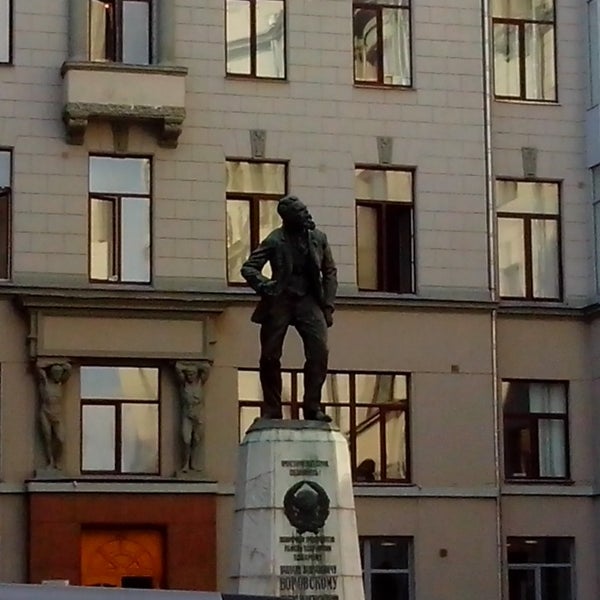 Памятник воровскому в москве на лубянке