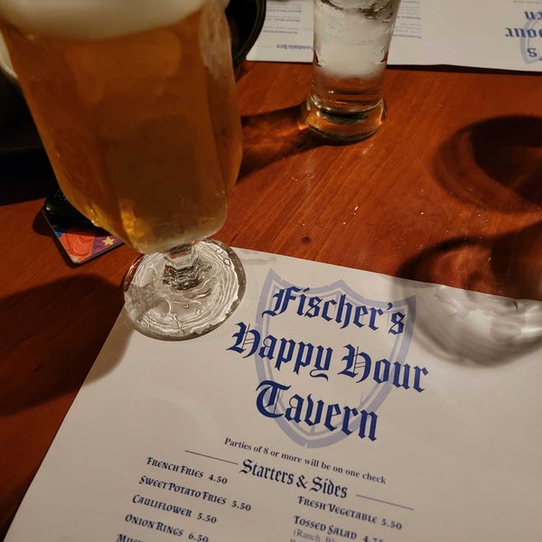 Foto diambil di Fischer&#39;s Happy Hour Tavern oleh Greg B. pada 6/5/2022