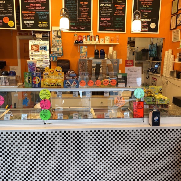 Photo taken at Murray&#39;s Ice Cream by Tom M. on 3/30/2018
