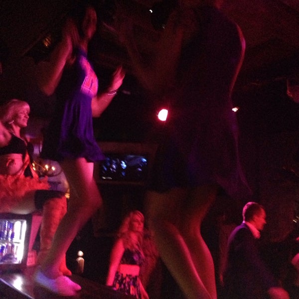 6/27/2014にВасилина С.がMalinki Night Clubで撮った写真