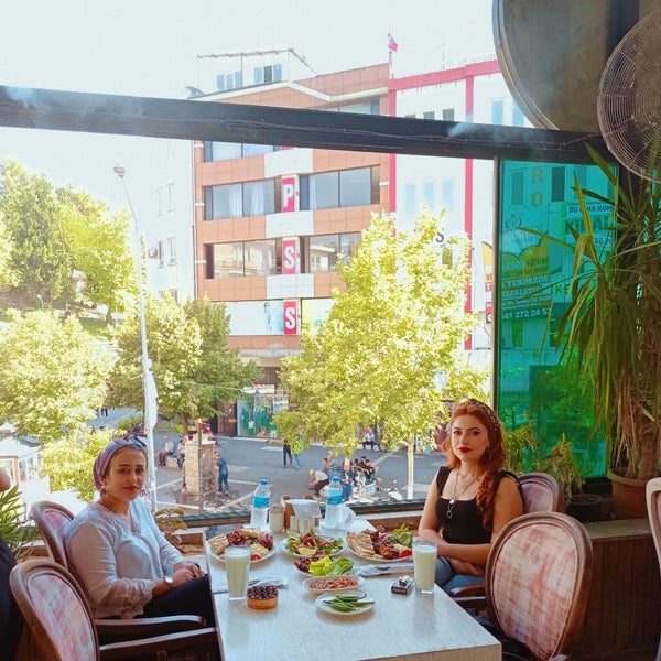 Foto diambil di Hanımeli Restaurant &amp; Cafe oleh Fatoş pada 8/10/2022