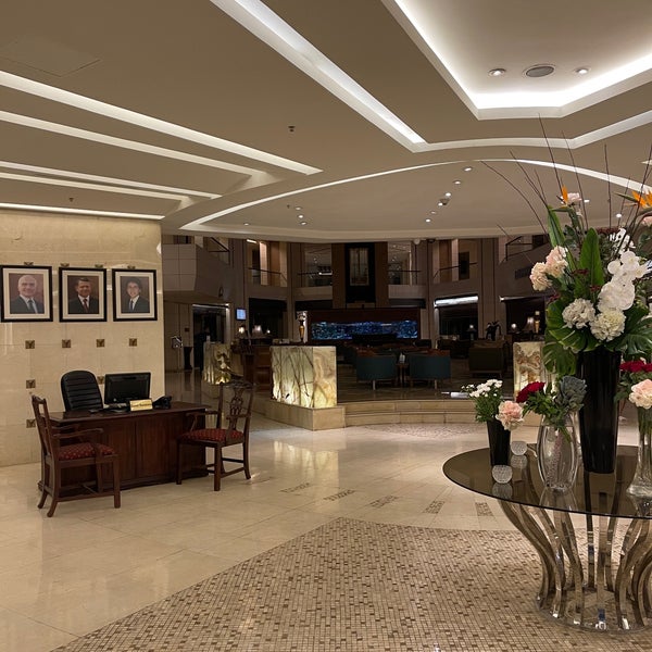 Foto tomada en Le Royal Hotels and Resorts  por MAS el 8/18/2021