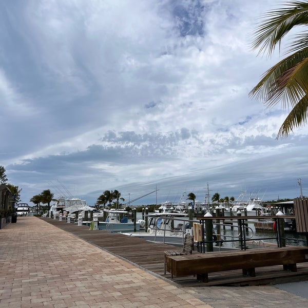 Das Foto wurde bei Postcard Inn Beach Resort &amp; Marina von . am 3/25/2022 aufgenommen