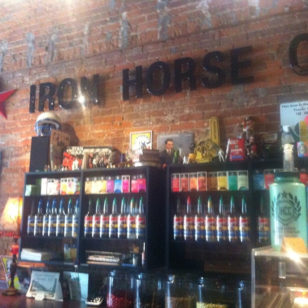 5/28/2013 tarihinde Katie K.ziyaretçi tarafından Iron Horse Coffee Company'de çekilen fotoğraf