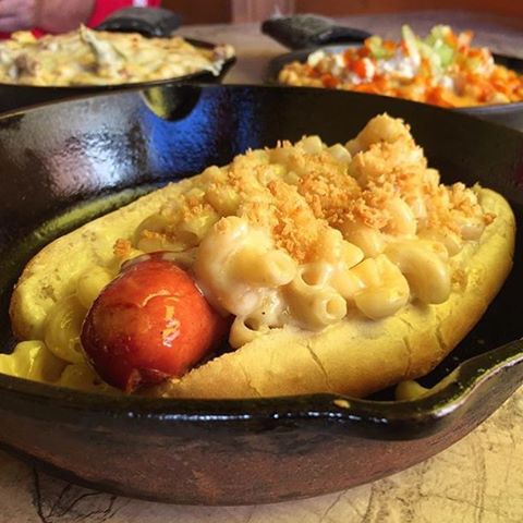Photo taken at Mac N&#39; Out Macaroni &amp; Cheese by Mac N&#39; Out Macaroni &amp; Cheese on 1/27/2017