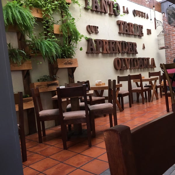 11/1/2016에 Eugenio R.님이 Café Bar 500 Noches Celaya에서 찍은 사진