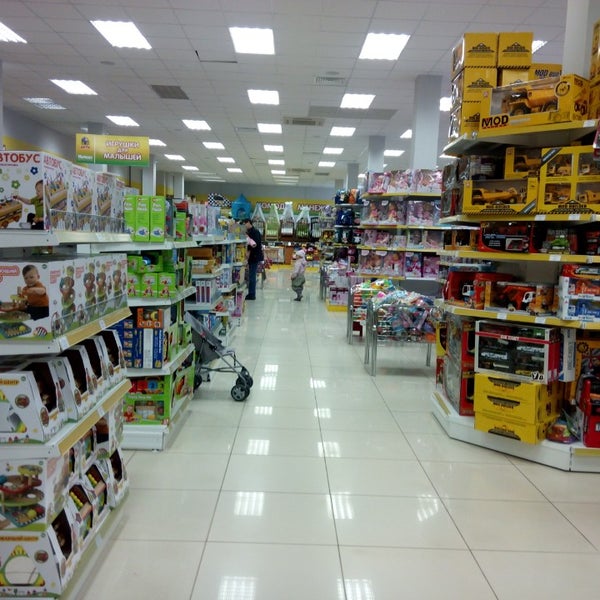 Детский магазин детский мир. Melnikov shop детские товары. Ура в школу картинки. Детские мир магазин. Красивый магазин детской одежды.