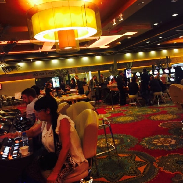 Das Foto wurde bei Platinum Casino &amp; Hotel von Özcan K. am 8/15/2015 aufgenommen