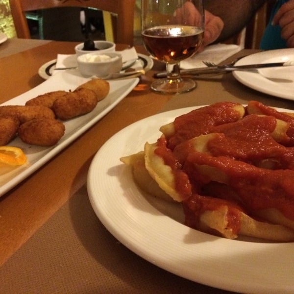 Photo taken at Restaurante La Fontana by Santi B. on 7/24/2014