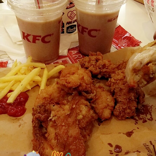 Photo taken at KFC by Dini U. on 11/27/2017