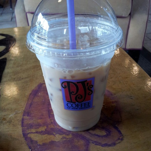 รูปภาพถ่ายที่ Perk&#39;s Coffee Shop &amp; Cafe โดย Em Pinky D. เมื่อ 6/20/2013