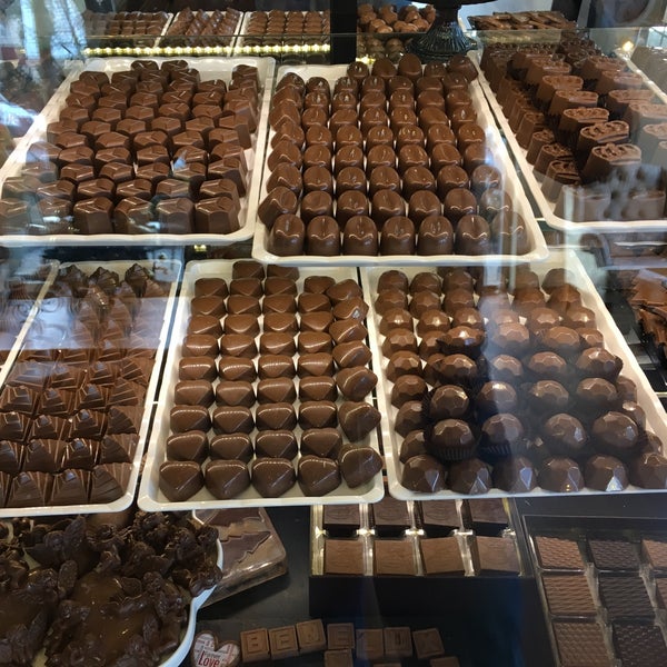 Foto tirada no(a) Benelux Chocolate por Kaya G. em 12/14/2016