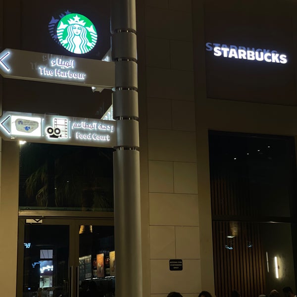 รูปภาพถ่ายที่ Starbucks โดย Khalid เมื่อ 10/21/2022