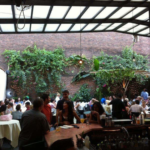 7/27/2013にJan R.がRevel Restaurant and Gardenで撮った写真