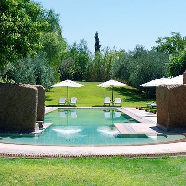 En Mai, fais ce qu'il te plaît dans la palmeraie et aux Deux Tours ! In may enjoy the best time of the year in Marrakech! See you around the swimming pool, the restaurants, the garden or the Spa...