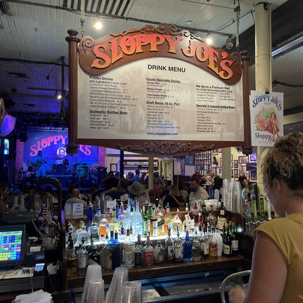 รูปภาพถ่ายที่ Sloppy Joe&#39;s Bar โดย Jeff K. เมื่อ 7/7/2022