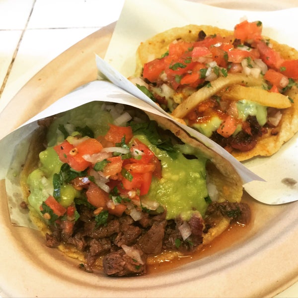 9/12/2015 tarihinde Jingyi F.ziyaretçi tarafından Los Tacos No. 1'de çekilen fotoğraf