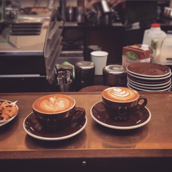 Photo taken at Stumptown Coffee Roasters by Jingyi F. on 1/19/2015