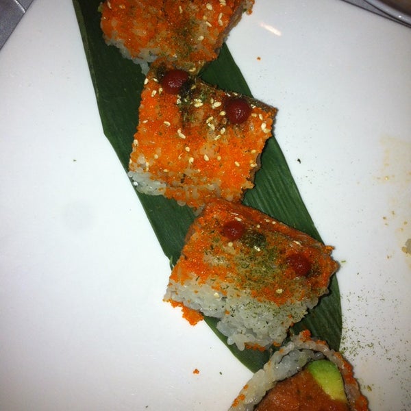 Foto diambil di Sakura Japanese Restaurant oleh Jeannine S. pada 11/20/2013