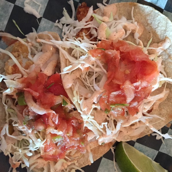 รูปภาพถ่ายที่ Pelon&#39;s Baja Grill โดย Kristin A. เมื่อ 7/25/2015