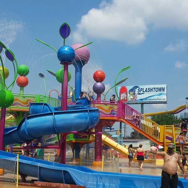 รูปภาพถ่ายที่ Splashtown San Antonio โดย Steve O. เมื่อ 9/3/2016