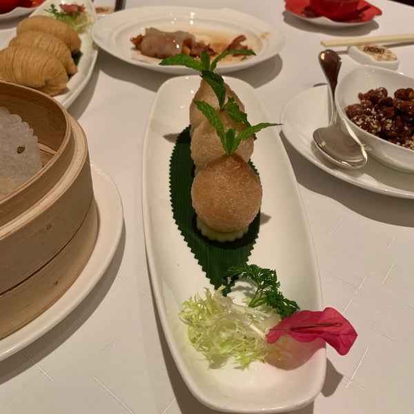 Photo taken at Shang Palace by Ong Ong on 6/24/2019